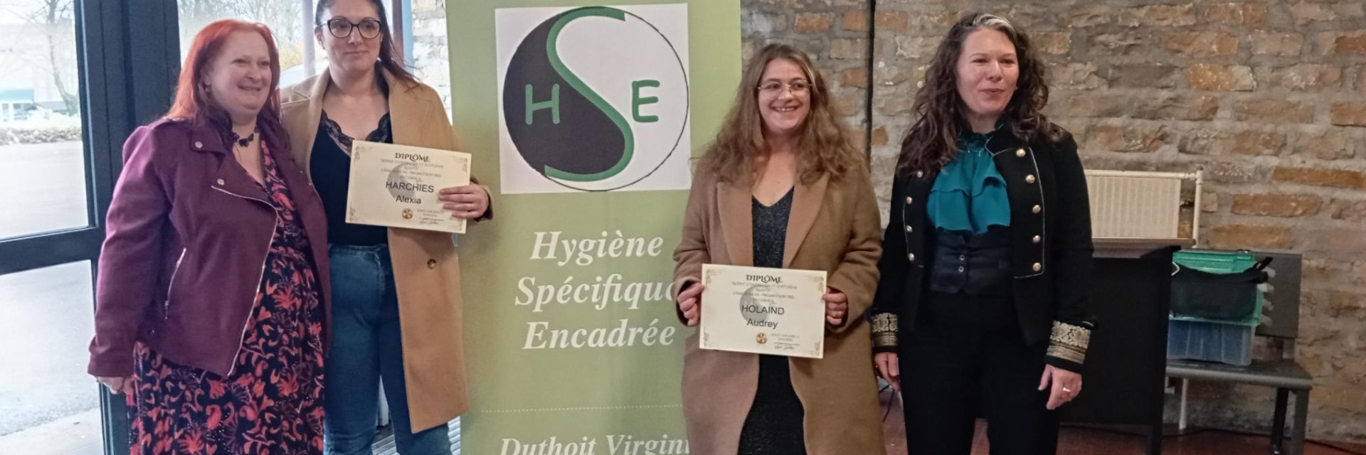 Bannière de la page Heureuses diplômées ! de l'EBE du Pays Luzycois